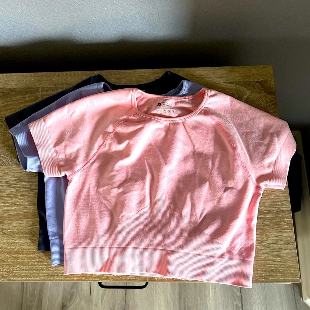 Crop top workout shirts